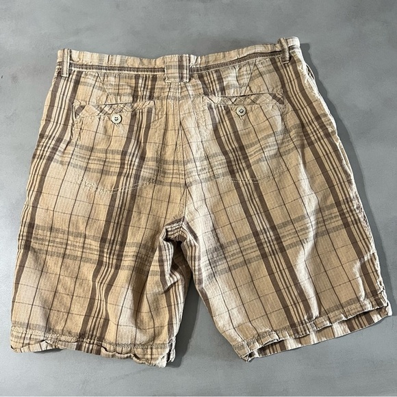TOMMY BAHAMA Relaxed Fit Linen-Blend Plaid Short - Picture 2 of 8